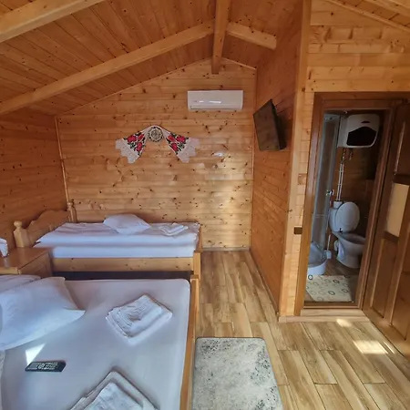 Cabanutele Din Lemn * Chiscau